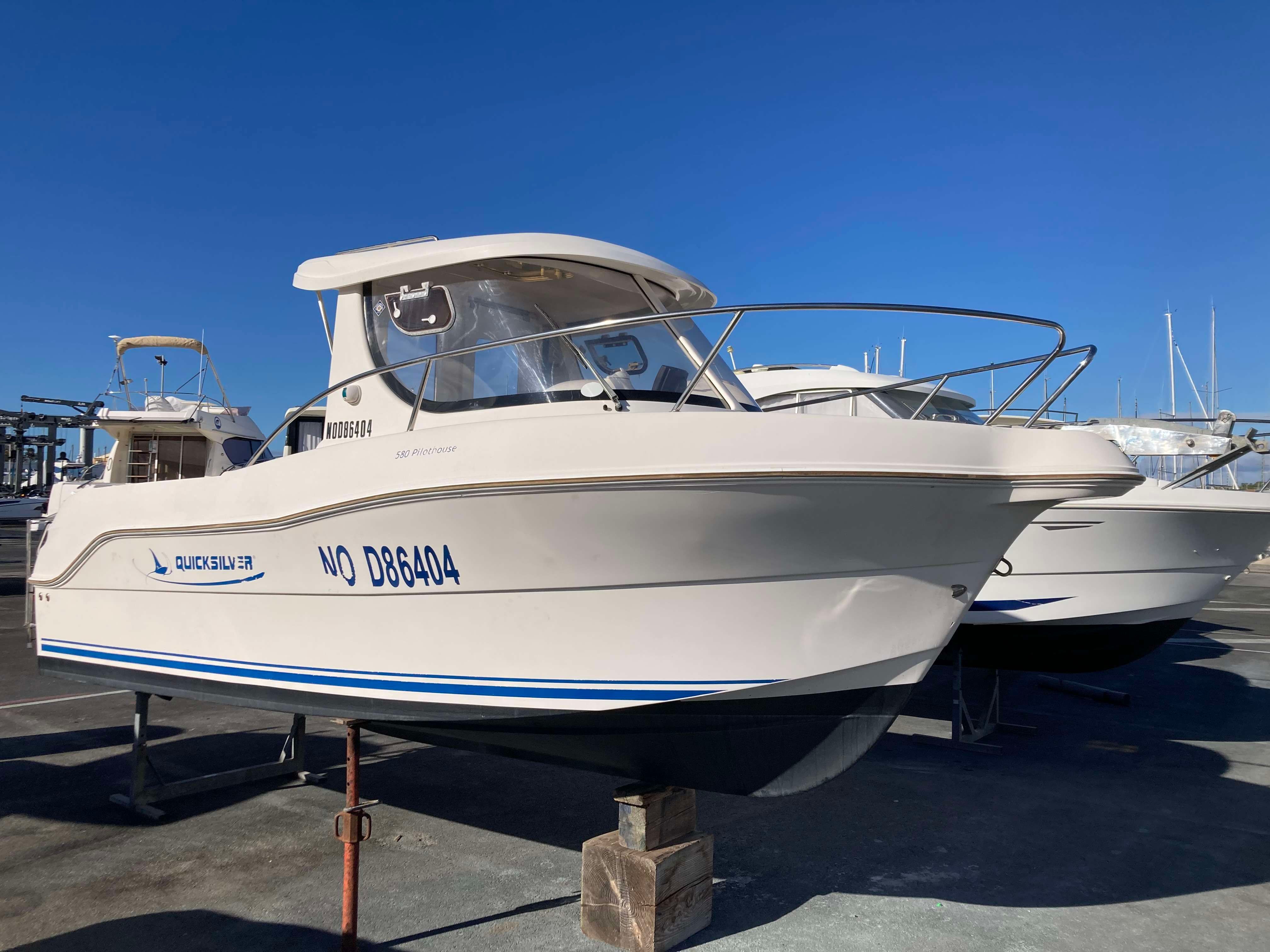 2008 Quicksilver 580 Pilothouse