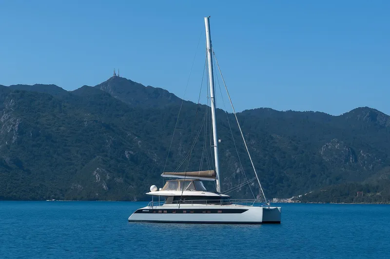 Talon Yacht Photos Pics 