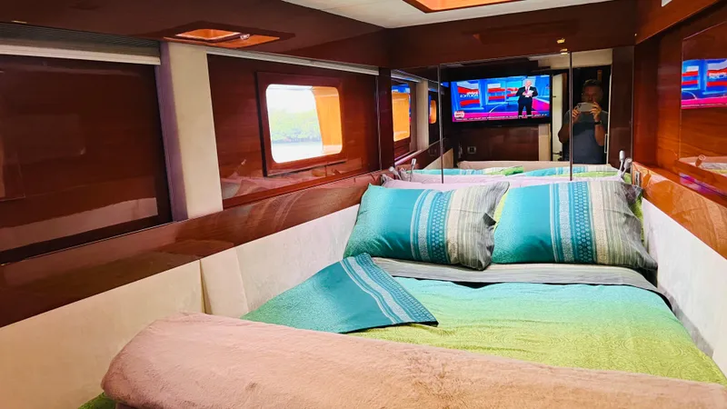 Talon Yacht Photos Pics 