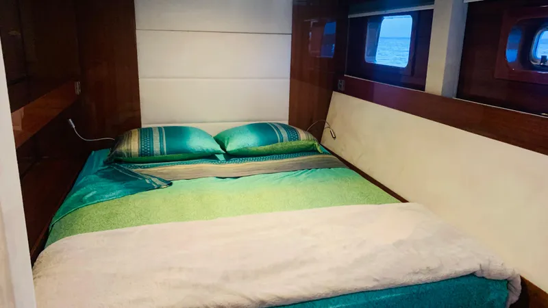 Talon Yacht Photos Pics 