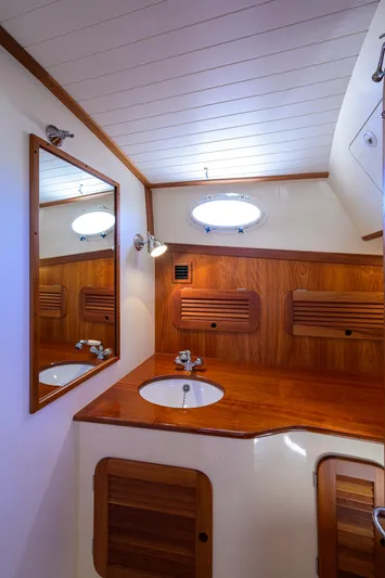 Cara Mia Yacht Photos Pics Hinckley Picnic Boat 37 MKIII 2010 bathroom with wooden cabinetry and round sink.