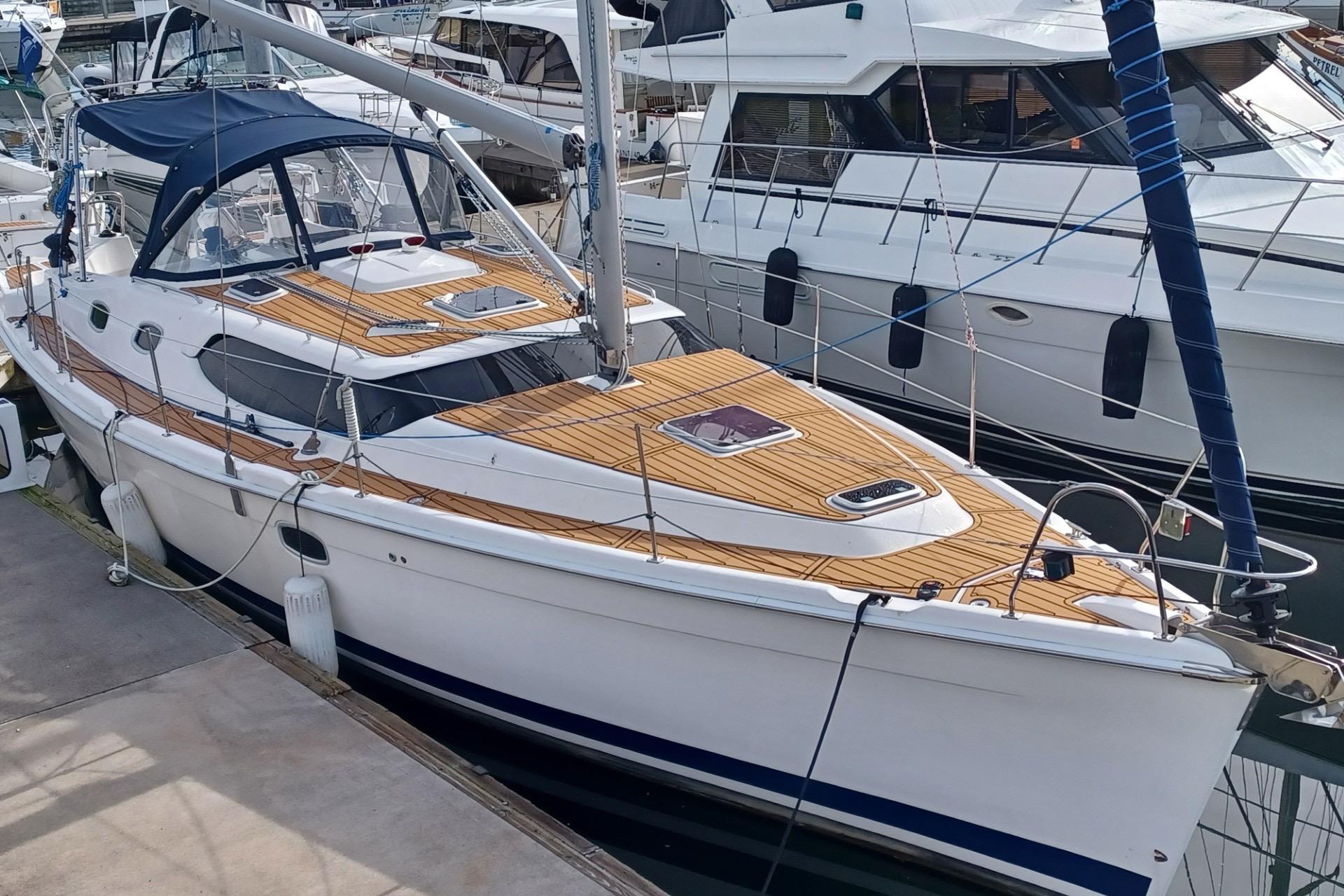 Hunter 45 Deck Salon