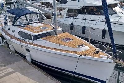 Hunter 45 Deck Salon