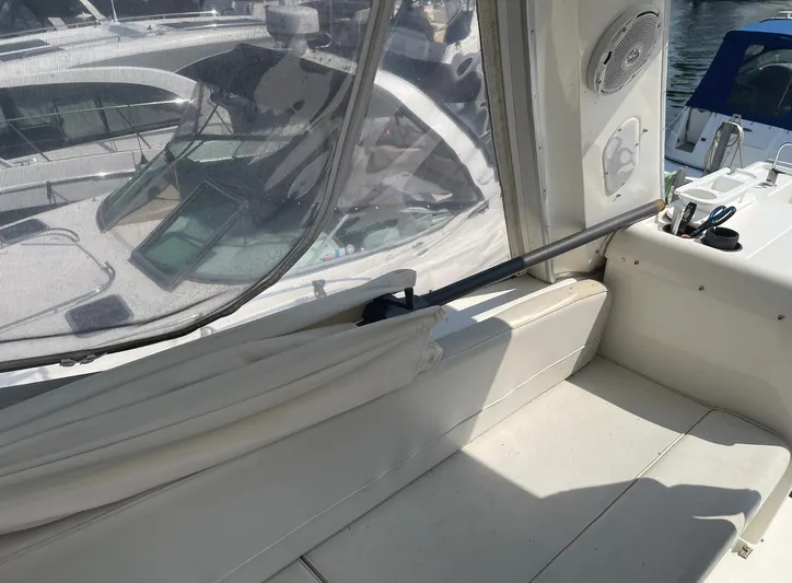  Yacht Photos Pics 2005 Meridian 490 Pilothouse interior with seating and window view of docked boats.