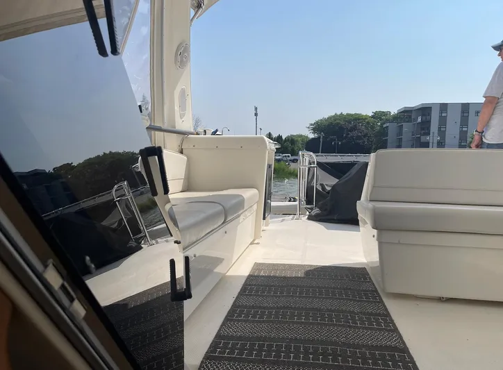  Yacht Photos Pics 2005 Meridian 490 Pilothouse boat interior with seating and outdoor view.