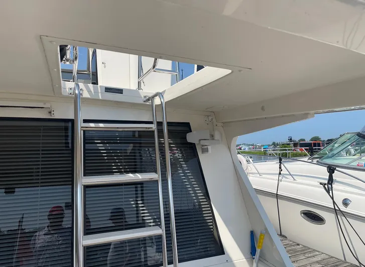  Yacht Photos Pics 2005 Meridian 490 Pilothouse yacht with ladder and dock view.