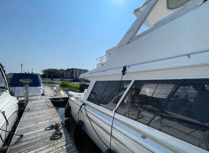 Yacht Photos Pics 2005 Meridian 490 Pilothouse yacht docked at marina under clear blue sky.
