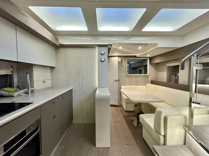  Yacht Photos Pics Cranchi 60 ST - Dinette