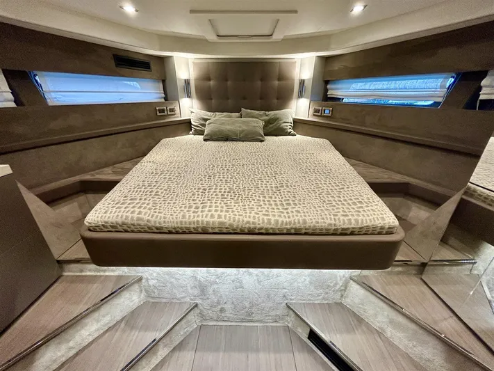  Yacht Photos Pics Cranchi 60 ST - Vip