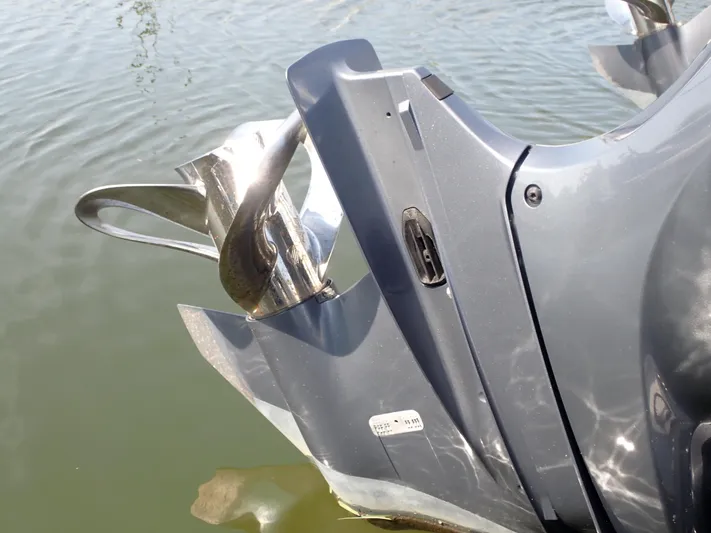 2022 World Cat 325 Dc Yacht Photos Pics Close-up of a 2022 World Cat 325 DC boat propeller in water.