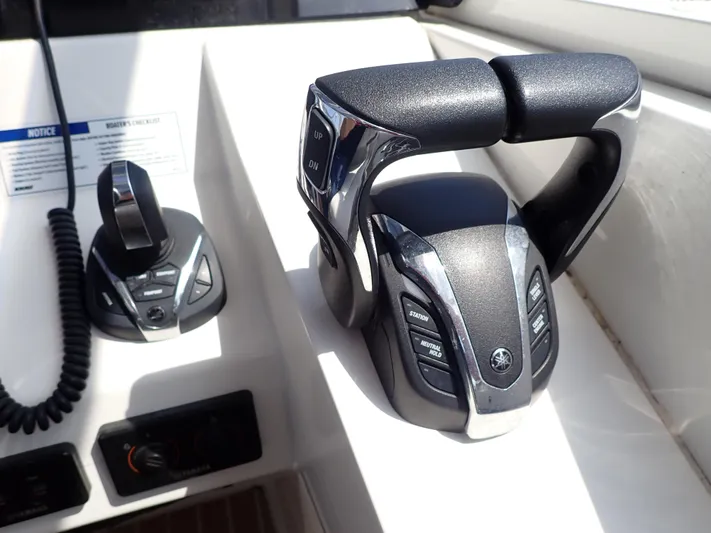 2022 World Cat 325 Dc Yacht Photos Pics Boat throttle controls on a 2022 World Cat 325 DC, featuring modern design and functionality.