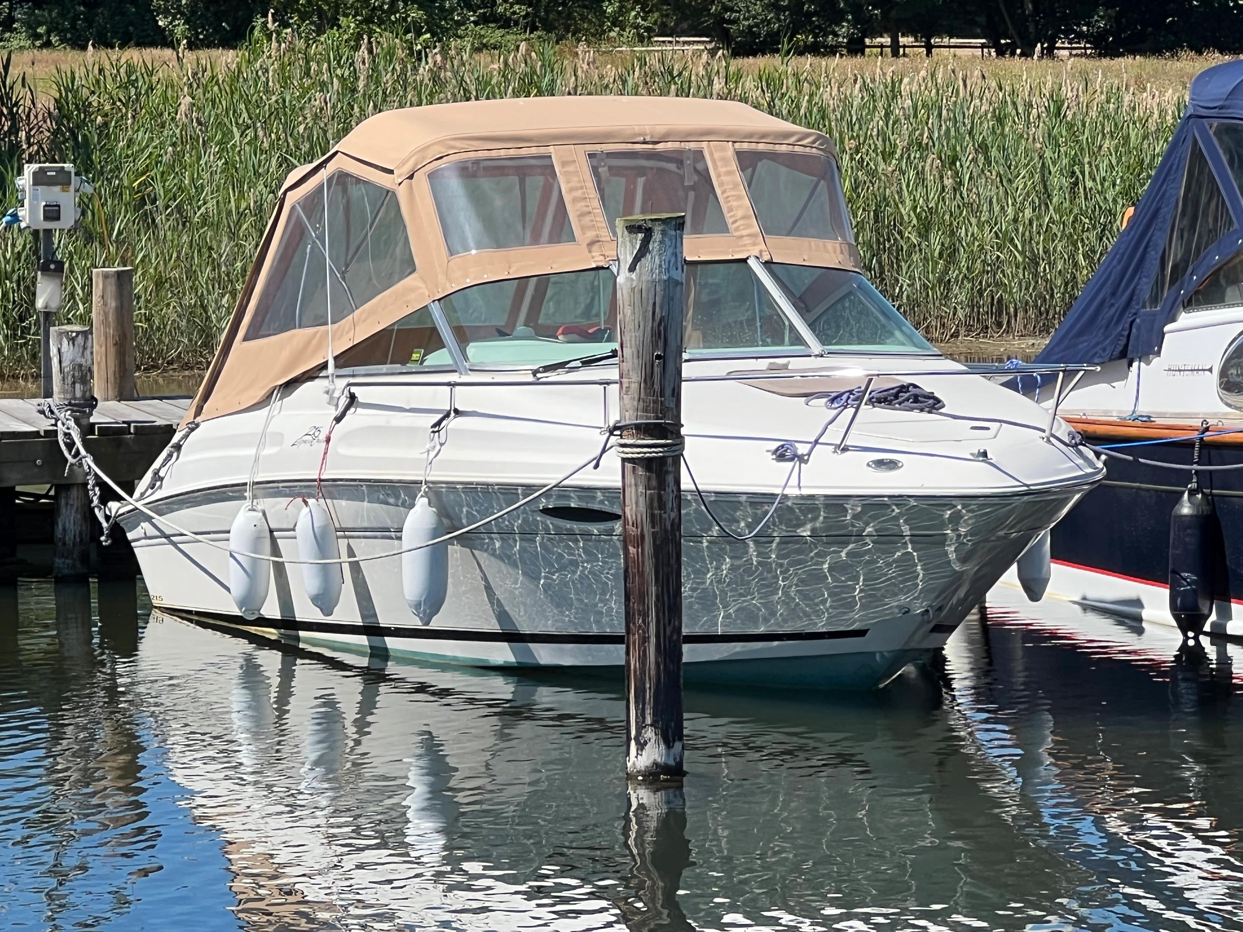 1999 Sea Ray 215 Express Cruiser