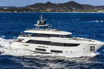 2024 Custom Line Navetta 33