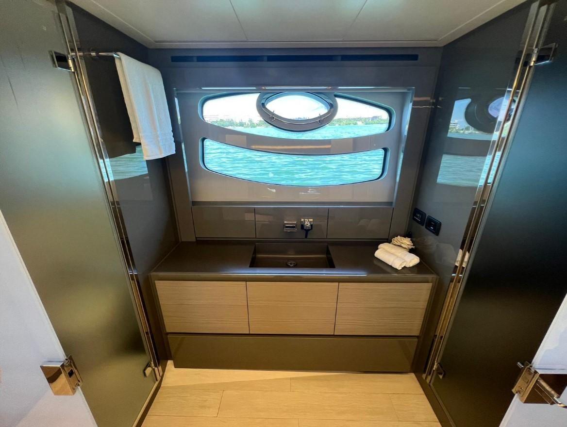 2018 Pershing 62 