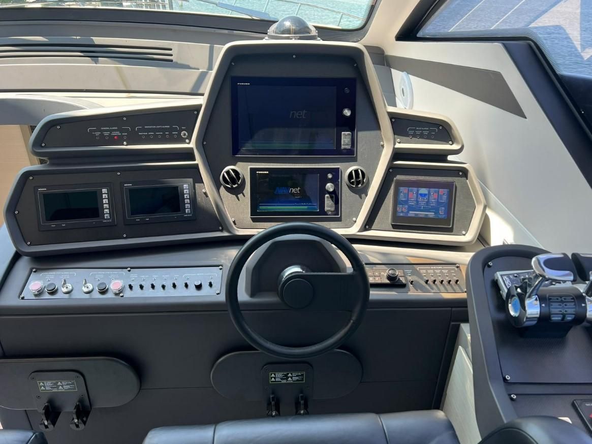2018 Pershing 62 