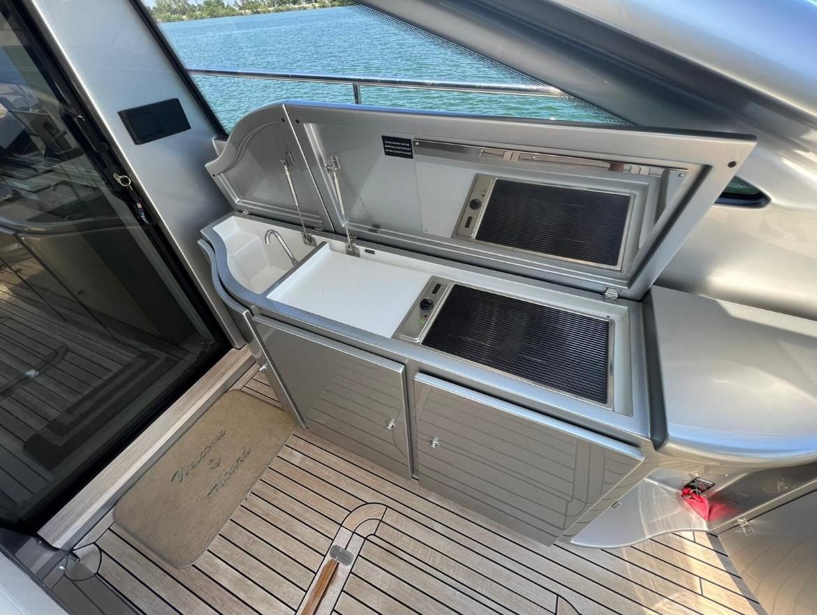 2018 Pershing 62 