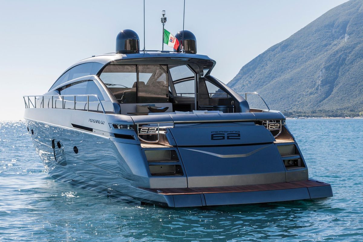 2018 Pershing 62 
