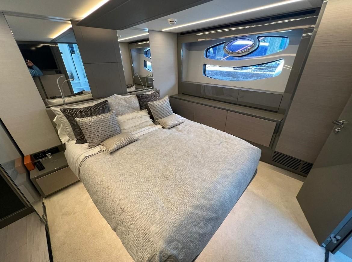 2018 Pershing 62 