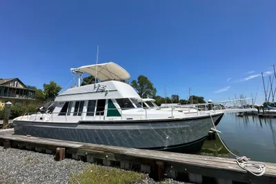 Mainship 43 Trawler Aft Cabin