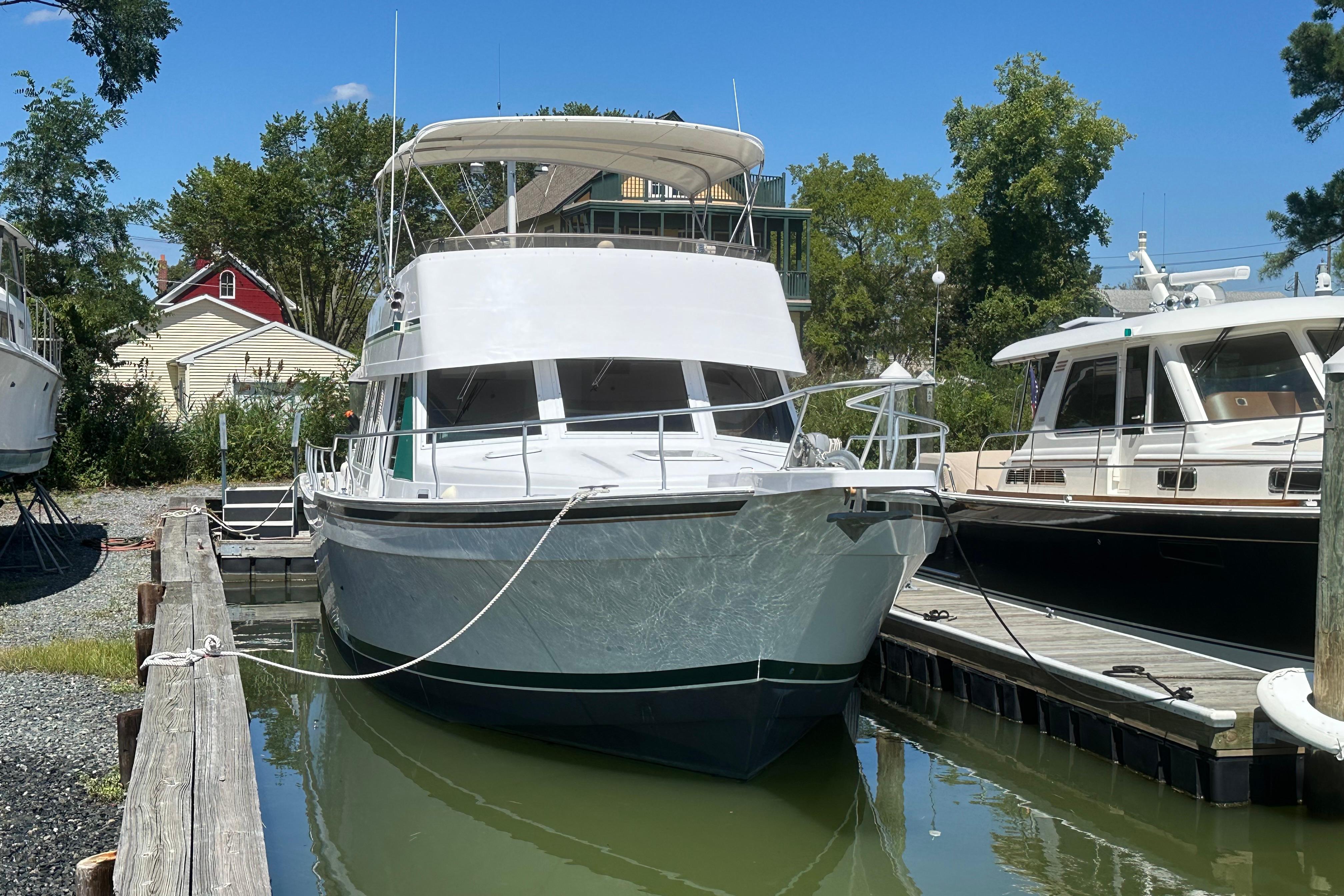 Mainship 43 Trawler Aft Cabin
