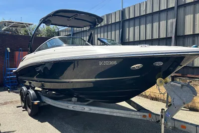 Sea Ray 230 SLX