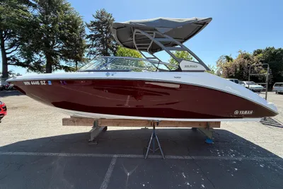 Yamaha Boats 252SD