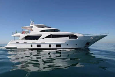 Benetti Delfino 93