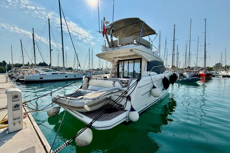  Yacht Photos Pics A 2020 Jeanneau Prestige 420 Flybridge docked