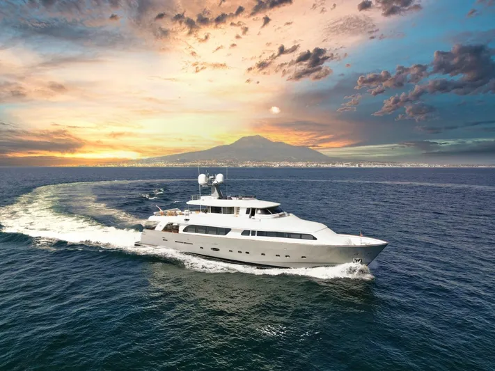  Yacht Photos Pics PHOTO-2023-11-15-19-21-20 4.jpg