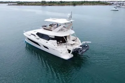 2015 Aquila 44 Yacht