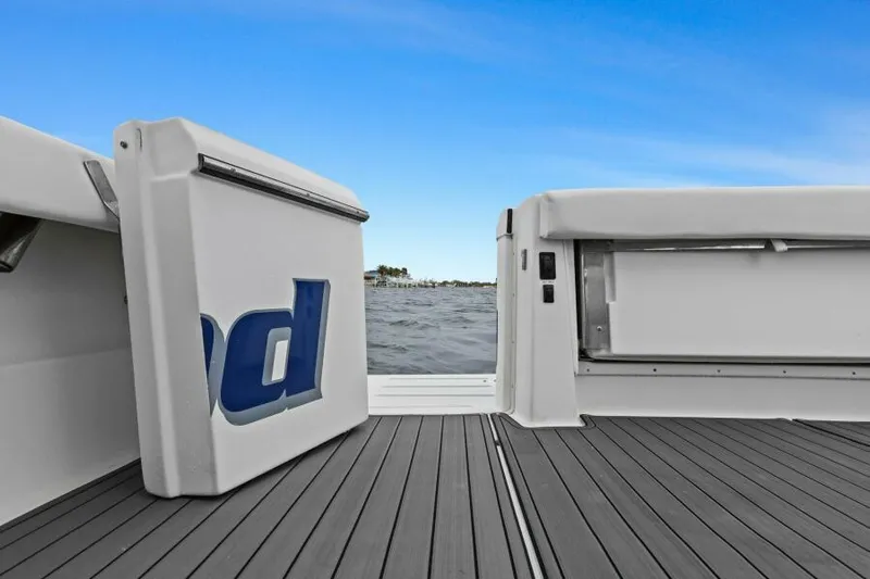 Indeed Yacht Photos Pics Tiara Yachts 2900 Open 2005 model, featuring sleek deck design with ocean view.