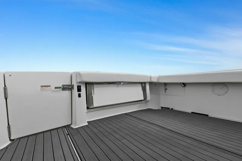 Indeed Yacht Photos Pics 2005 Tiara Yachts 2900 Open deck with sleek design and spacious layout.