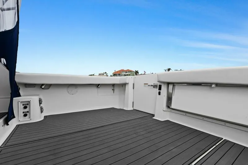 Indeed Yacht Photos Pics 2005 Tiara Yachts 2900 Open deck with sleek design and spacious layout.