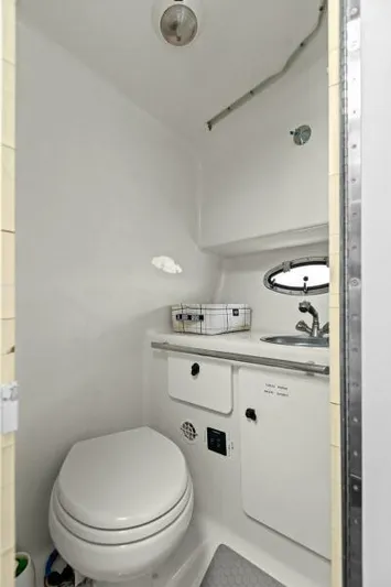 Indeed Yacht Photos Pics 2005 Tiara Yachts 2900 Open bathroom with toilet, sink, and storage.