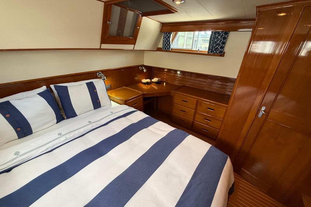2002 Grand Banks 42 