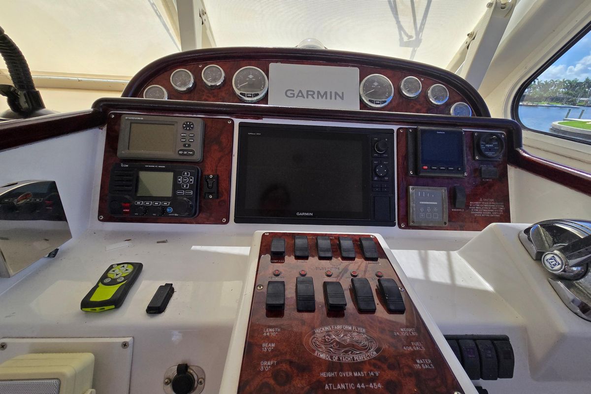 2006 Huckins 44 