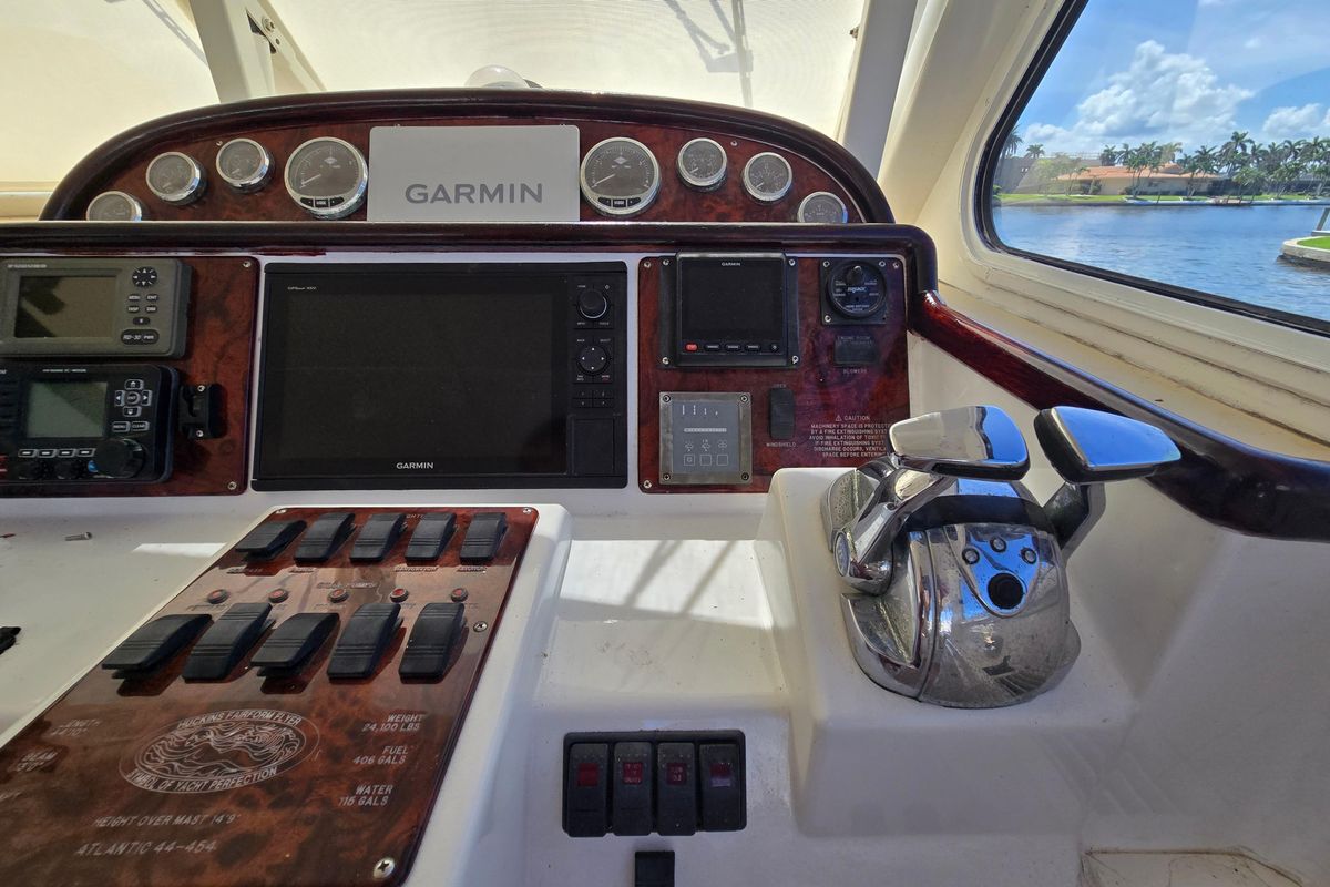 2006 Huckins 44 