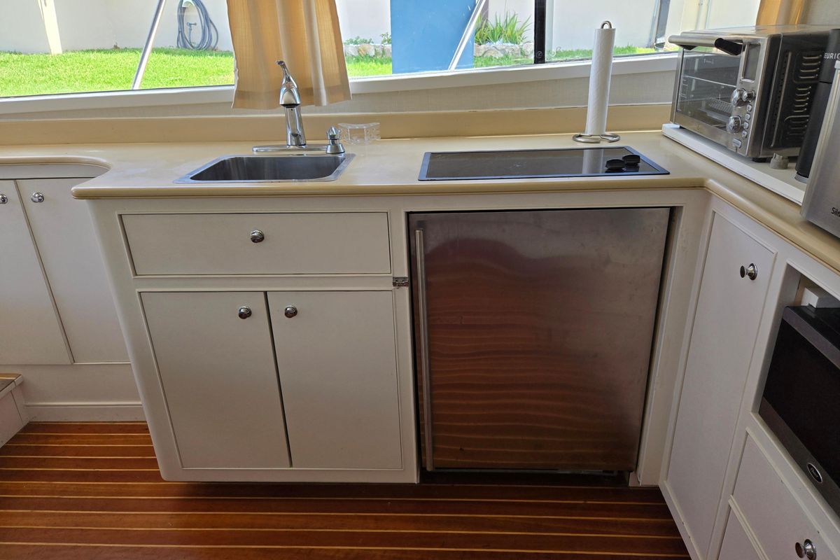 2006 Huckins 44 