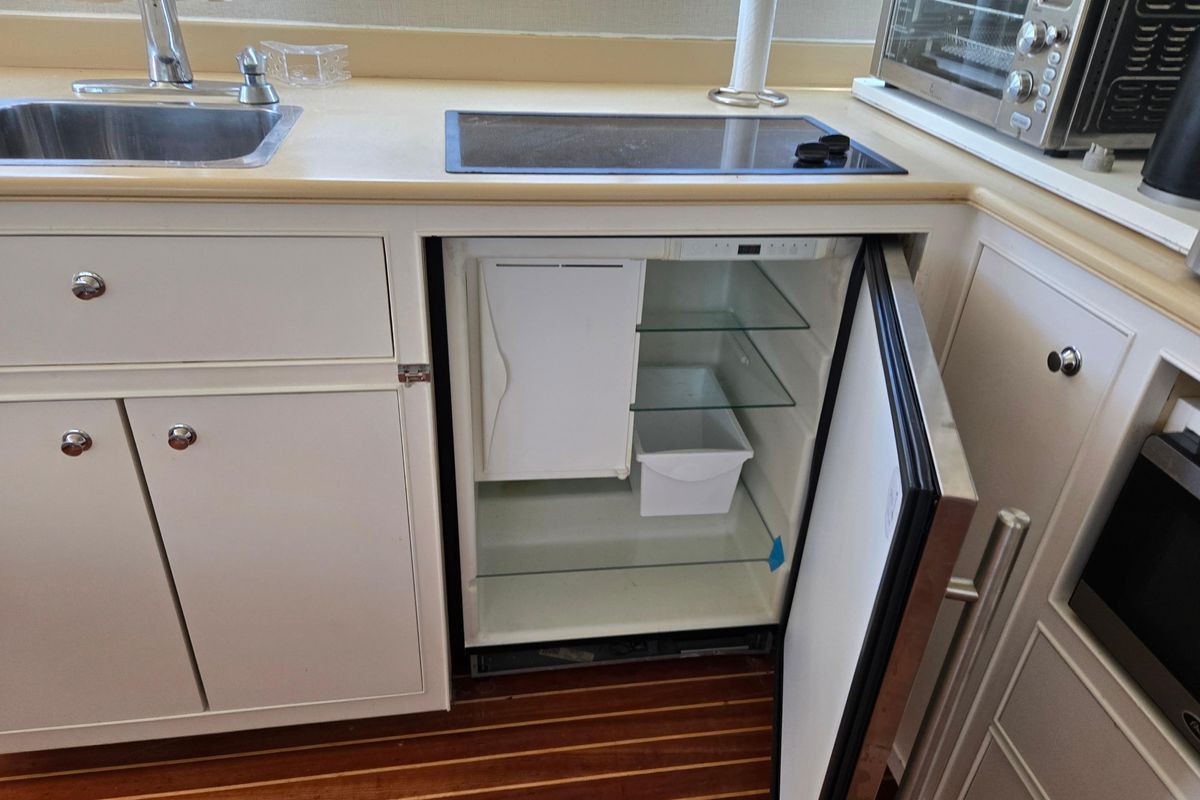 2006 Huckins 44 