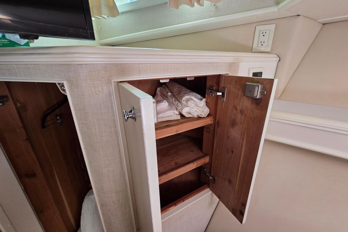 2006 Huckins 44 