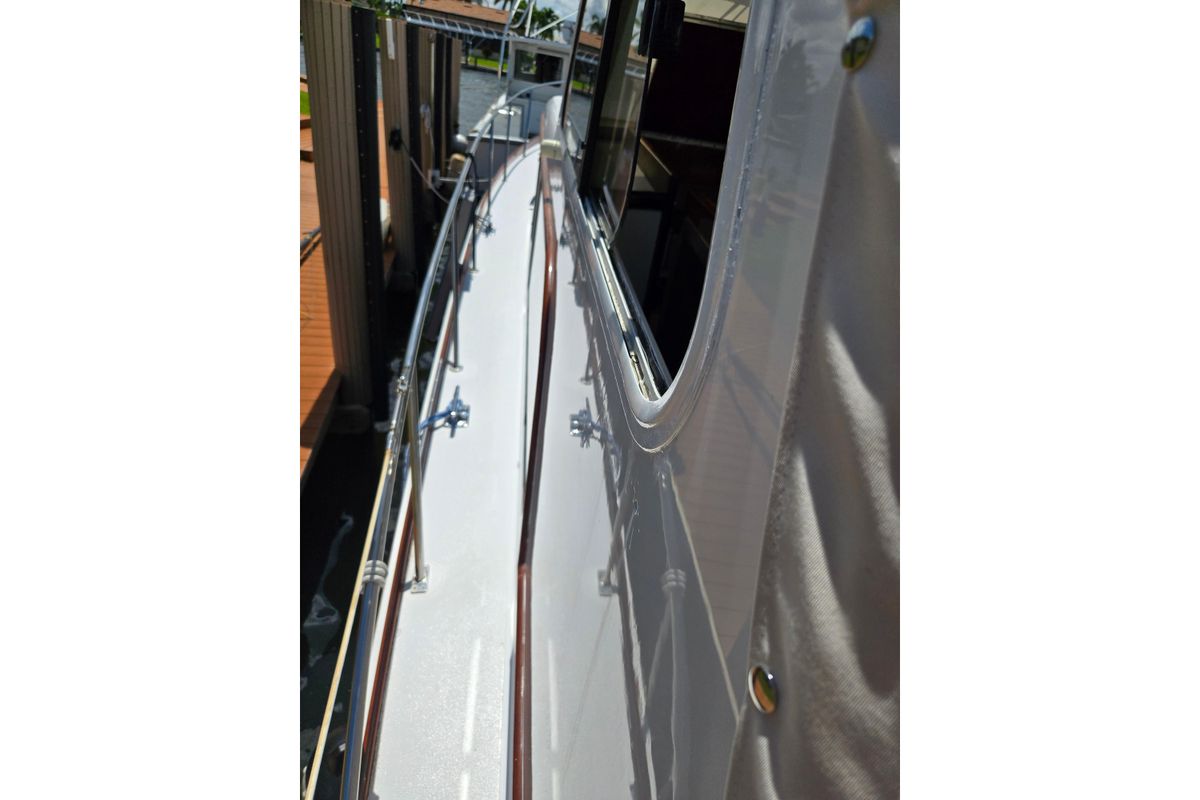 2006 Huckins 44 