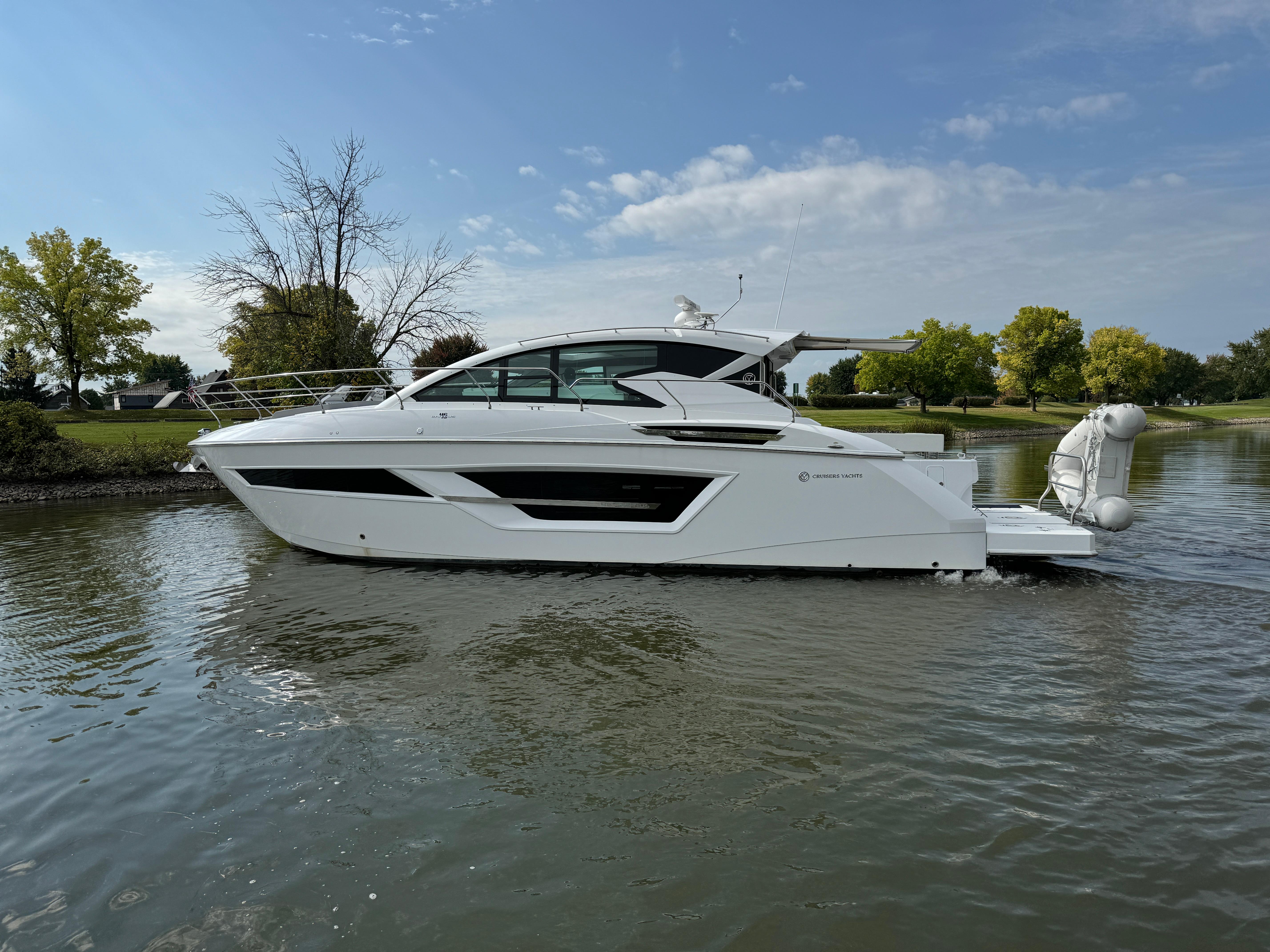 Cruisers Yachts 46 Cantius