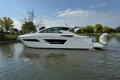 Cruisers Yachts 46 Cantius