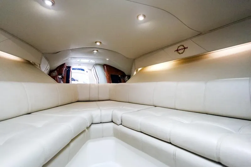 Pressin Paws Yacht Photos Pics 2008 Fountain - Cabin