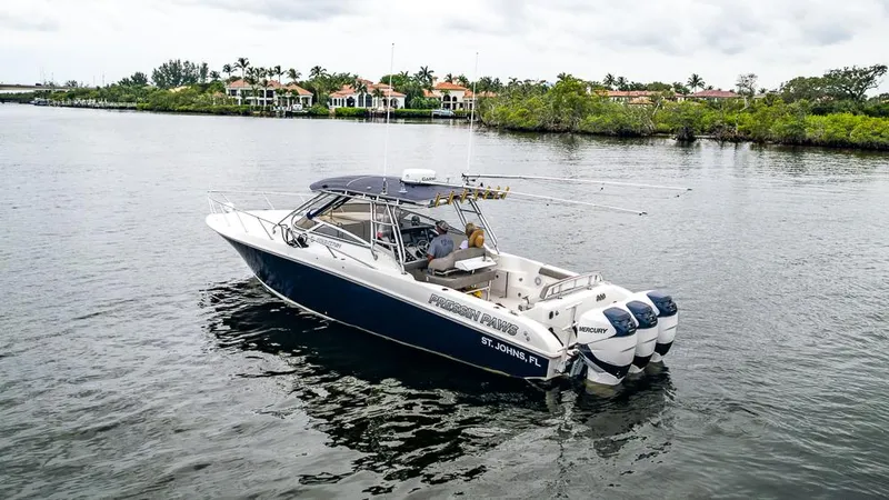 Pressin Paws Yacht Photos Pics 2008 Fountain - Exterior profile on the water