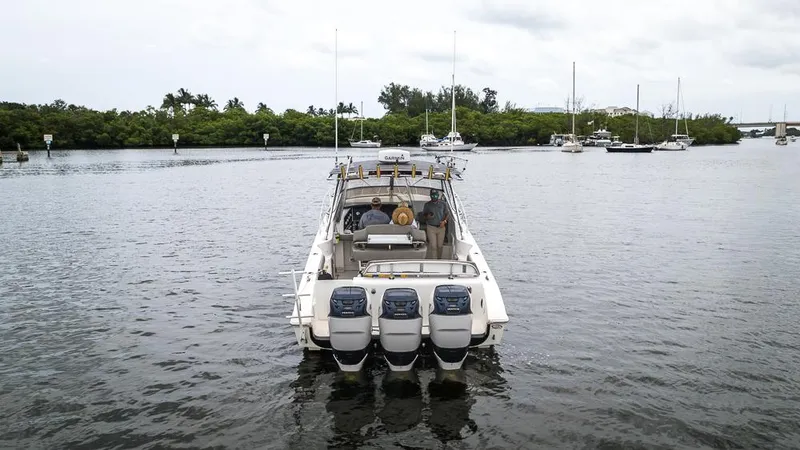 Pressin Paws Yacht Photos Pics 2008 Fountain - Exterior profile on the water