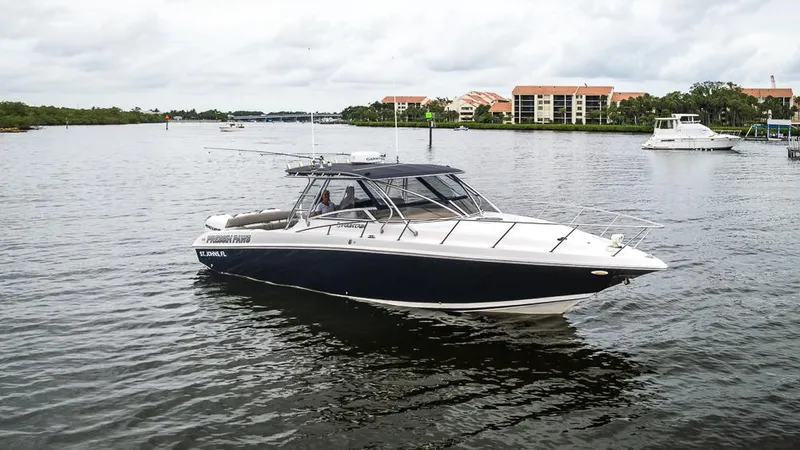 Pressin Paws Yacht Photos Pics 2008 Fountain - Exterior profile on the water