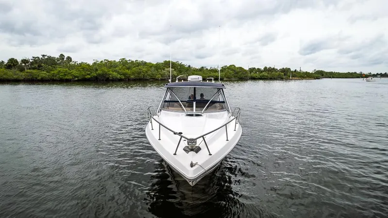 Pressin Paws Yacht Photos Pics 2008 Fountain - Exterior profile on the water