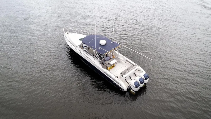 Pressin Paws Yacht Photos Pics 2008 Fountain - Exterior profile on the water