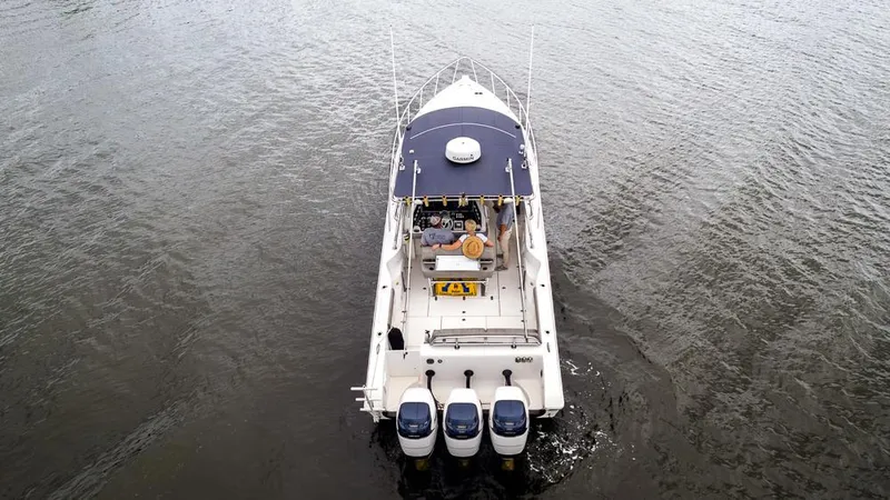 Pressin Paws Yacht Photos Pics 2008 Fountain - Exterior profile on the water